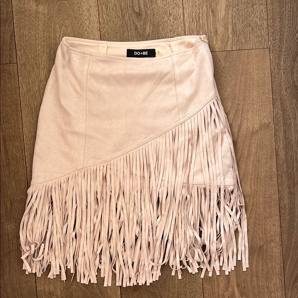 DO+BE Asymmetrical Fringe Skirt in Cream/pink